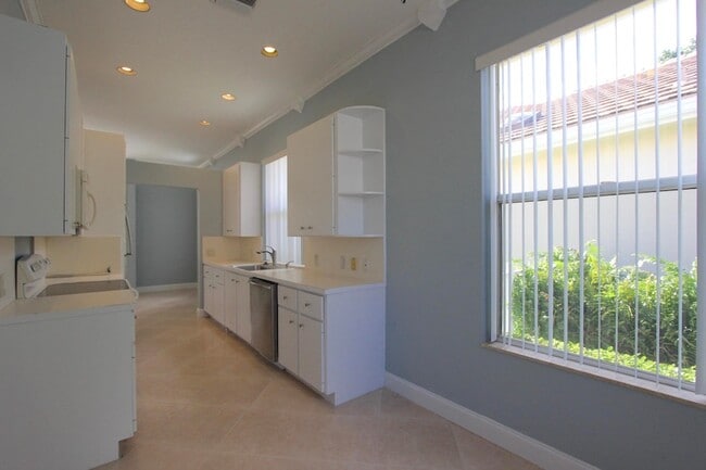 Building Photo - 240 Sussex Cir