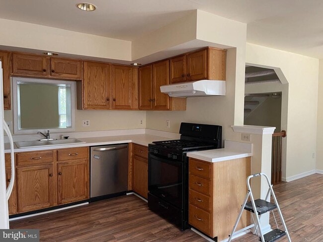 Building Photo - 21054 Cornerpost Square