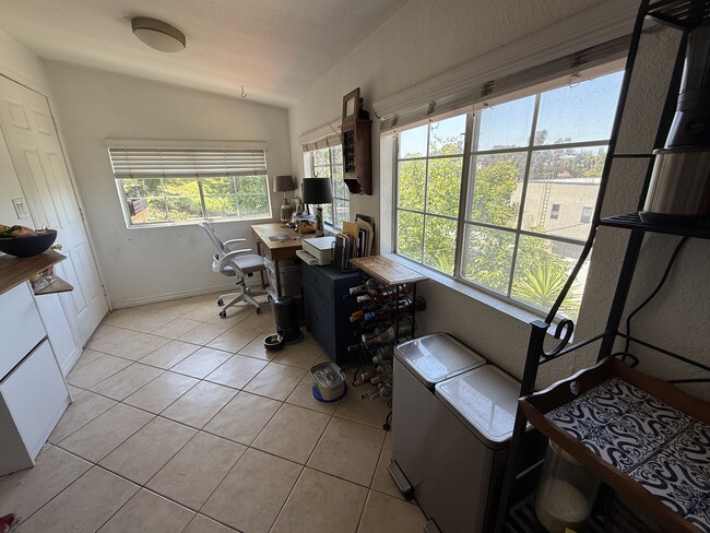 Dining area - 2142 Baxter St