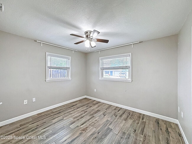 Building Photo - 170 Moore Ave