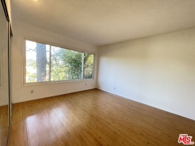 Building Photo - 6216 Temple Hill Dr