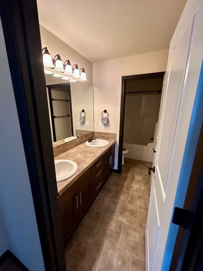 Building Photo - Gorgeous 4 bed 2.5 bath Marysville home