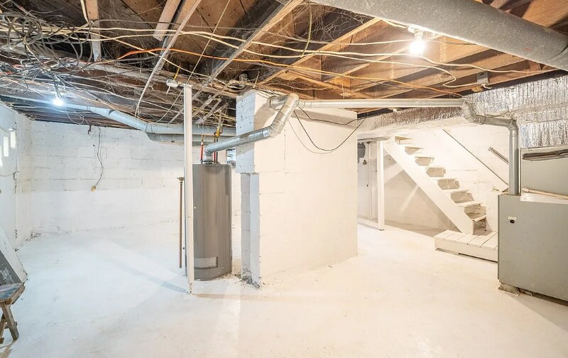 Building Photo - 935 Somerset Dr