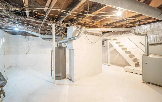 Building Photo - 935 Somerset Dr