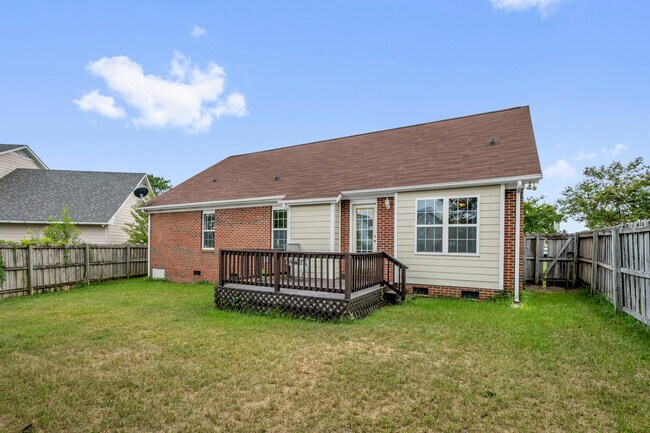 Building Photo - 703 Fairbluff Dr