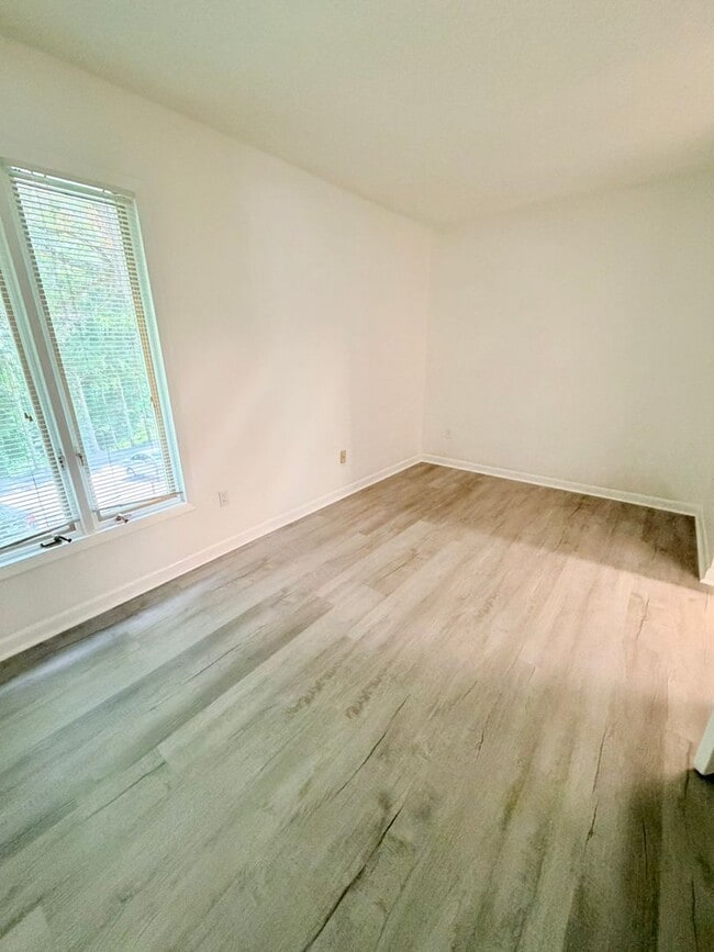 Building Photo - Great Arden Location - 2 Bed, 1.5 Bath Condo - Available Now!