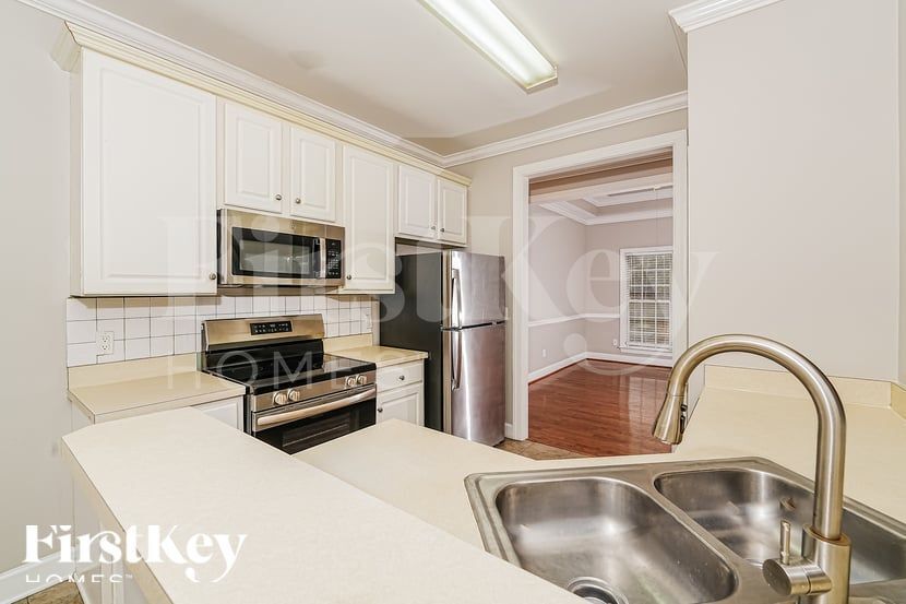 Building Photo - 136 Silverstone Ln