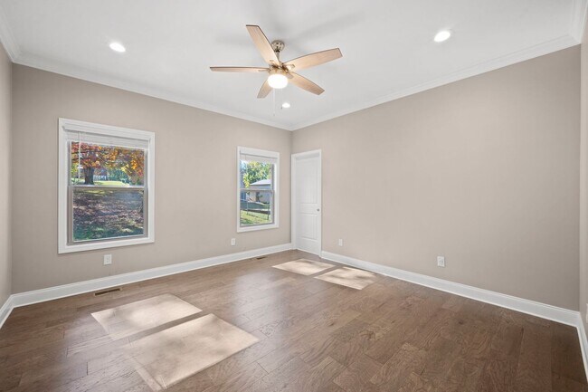 Building Photo - Move-In Special Available! Beautiful 4BR Home with Finished Basement