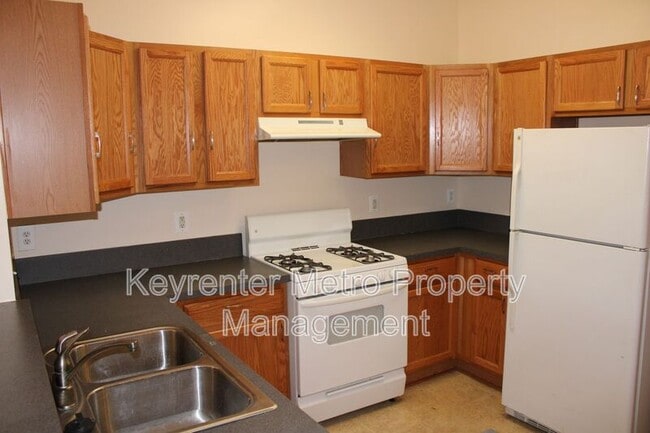 Building Photo - 1321 Karen Blvd