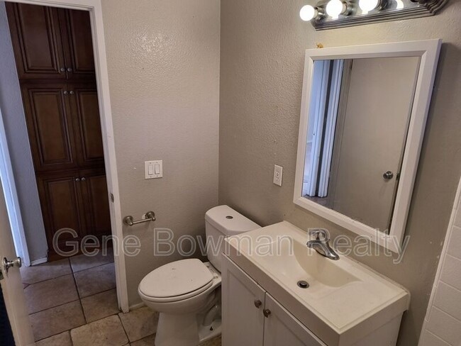 Building Photo - 781 Cypress Ave