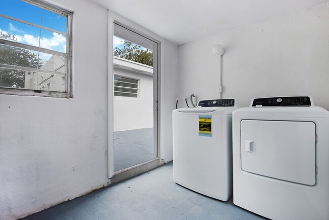 Building Photo - 522 NW 47th Terrace