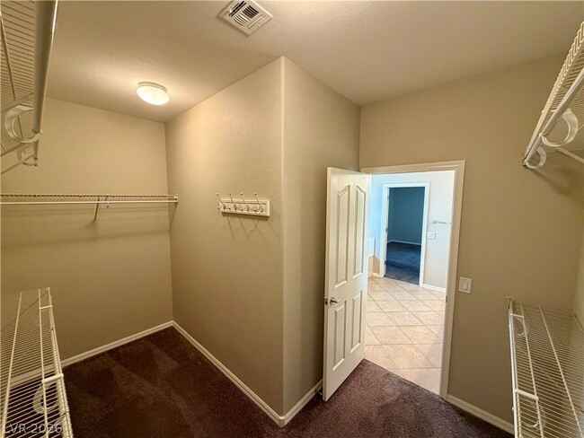 Building Photo - 2168 Sawtooth Mountain Dr