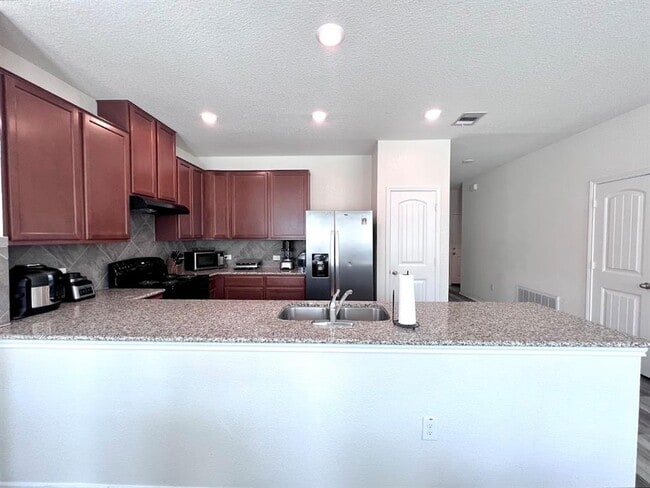 Building Photo - 7900 Crystalbrook W