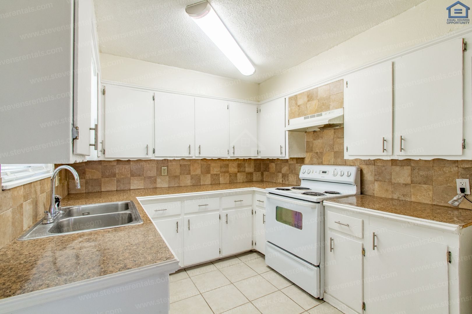 Building Photo - 717 SW Ranch Oak Blvd