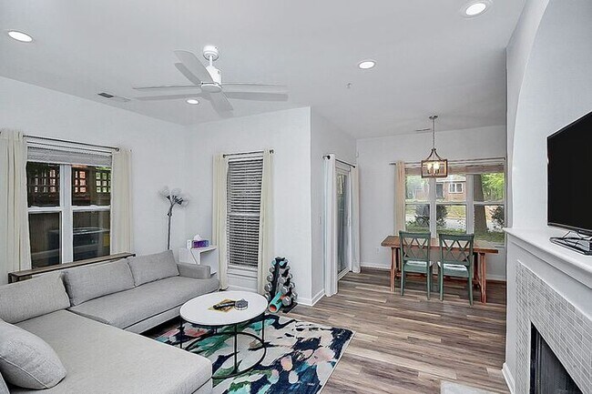 Building Photo - Stunningly Updated 2BD/2BA Ground Floor Unit in Elizabeth!