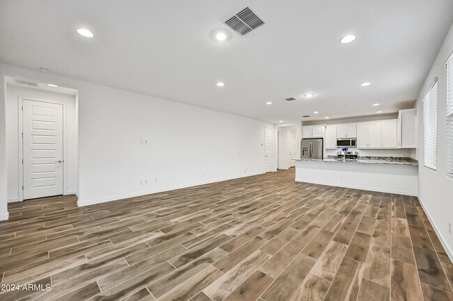 Building Photo - 7574 W Jackrabbit Ln