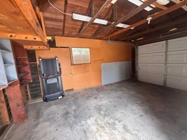 Building Photo - Beautiful Remodeled Home in Tehachapi!