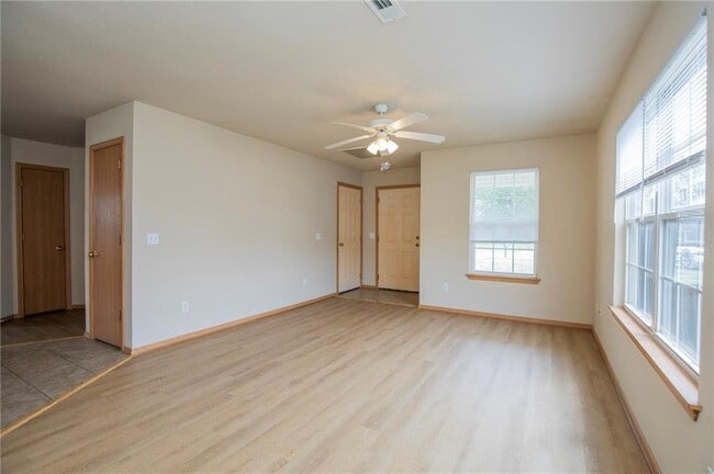 Building Photo - 321 Grant Springs Dr