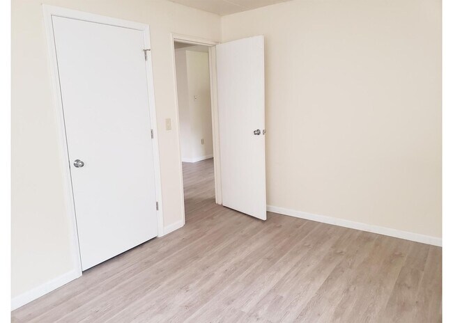 Building Photo - 539 Lowell Ave