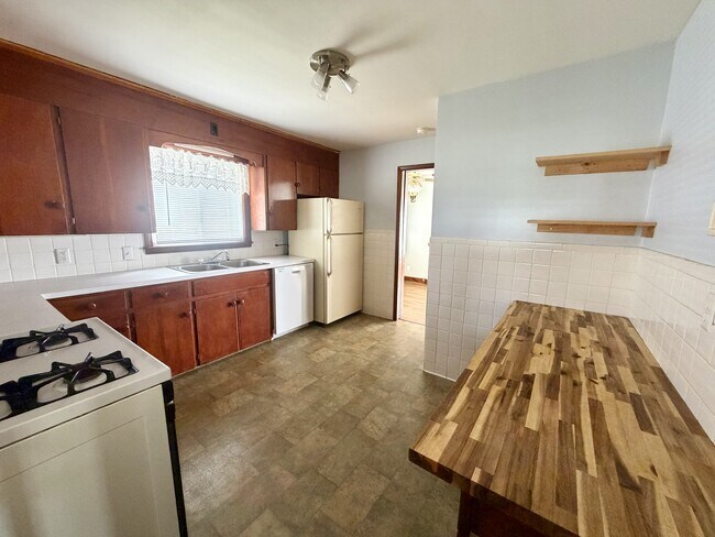 Building Photo - 30 Randall St