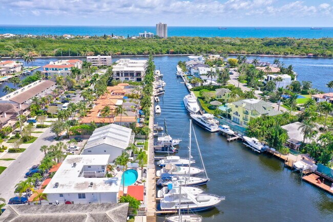 Building Photo - 2724 NE 14th St