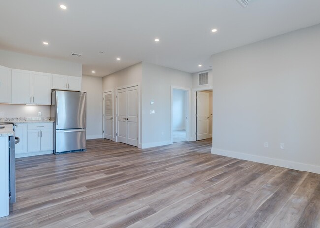 Building Photo - 18 Sullivan St