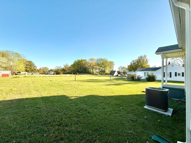 Building Photo - 211 Sanderson Dr