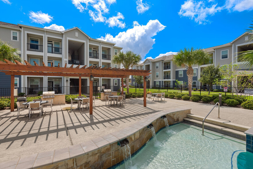 Picnic Area with Barbecue at The Retreat in Corpus Christi, TX – Perfect for Outdoor Gatherings - The Retreat Corpus Christi