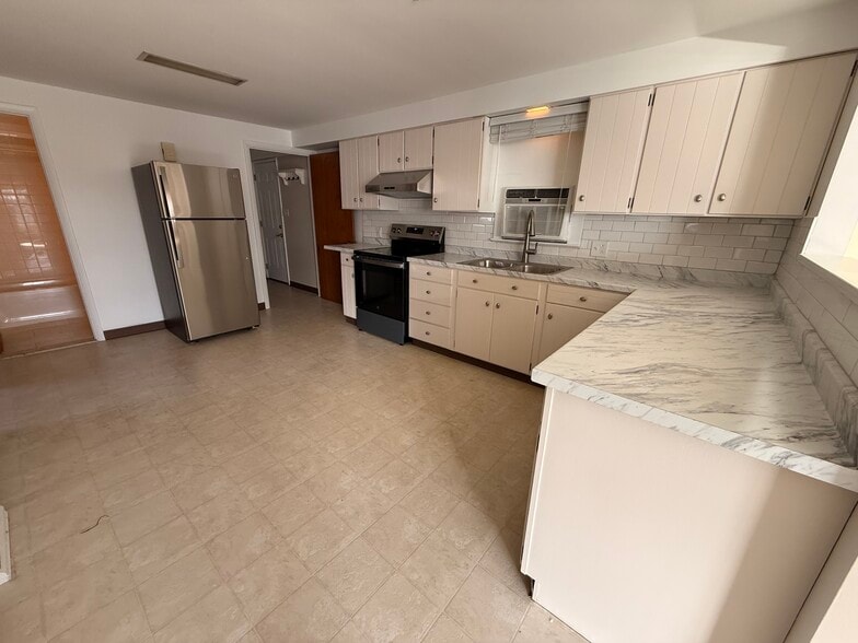 Building Photo - 1104 Vinewood Ave