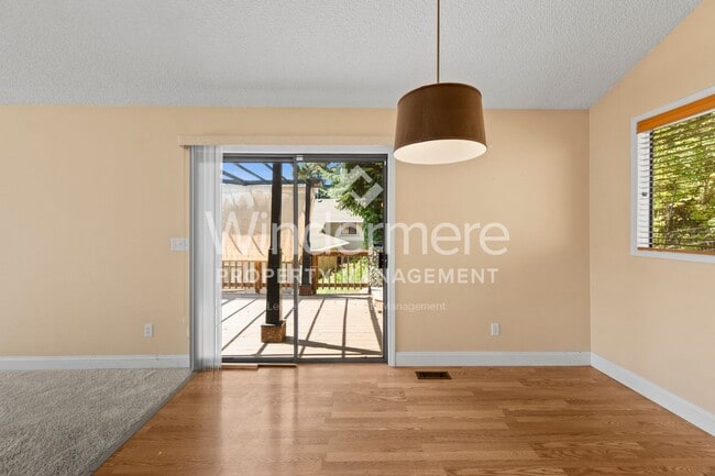 Building Photo - *** HALF OFF FIRST FULL MONTH'S RENT*** 4 ...