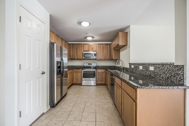 Building Photo - 120 W Oakbrook Dr