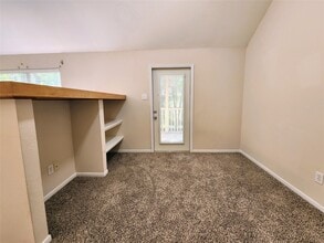 Building Photo - 11 Cider Mill Ct