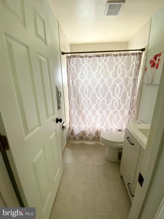 Building Photo - 5705 Denfield Rd