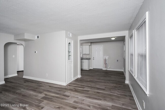 Building Photo - 2926 Yorkshire Blvd