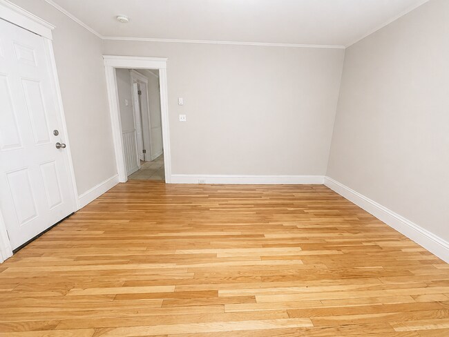 Building Photo - 7 Vinson St