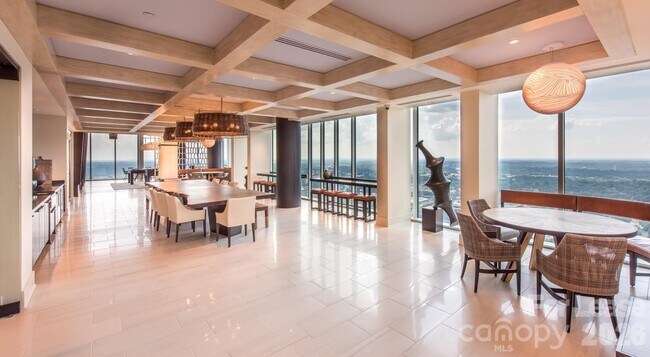 Building Photo - 525 S Church St