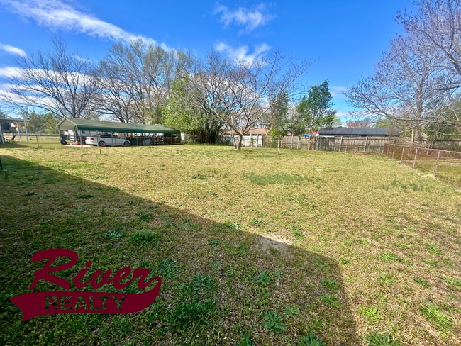 Building Photo - 3-bedroom home with spacious yard for rent now!