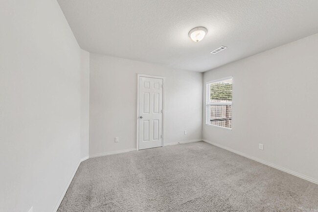 Building Photo - 1604 Lil Larry Dr