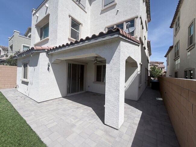 Building Photo - Unique Floorplan in Skye Canyon!