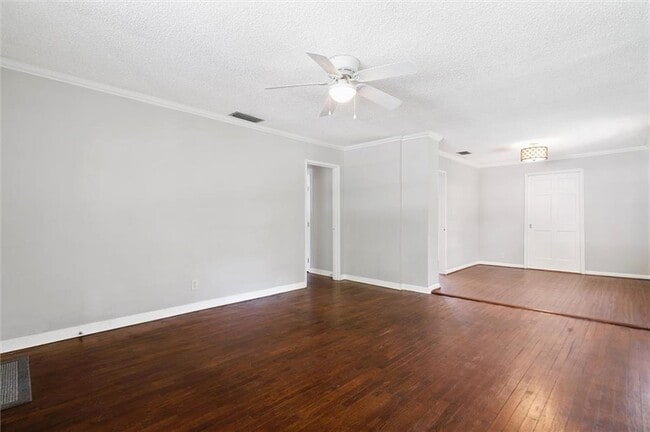 Building Photo - 164 June St