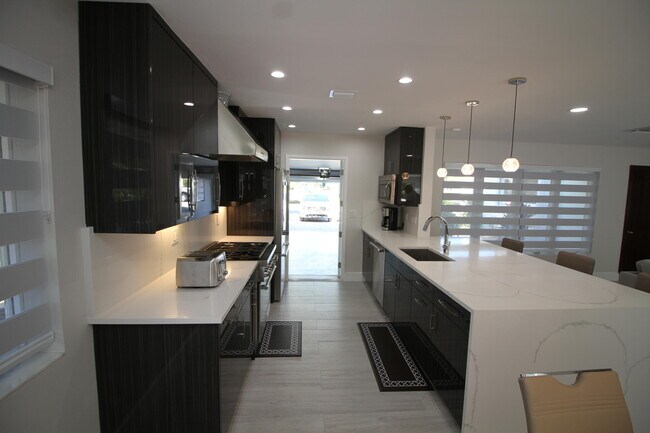 Building Photo - 2548 SE 14th St