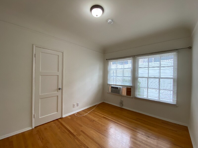 Building Photo - 9006 Burton Way