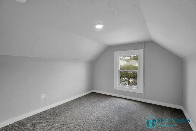 Building Photo - Sunnyside: Newly Renovated Single Family H...