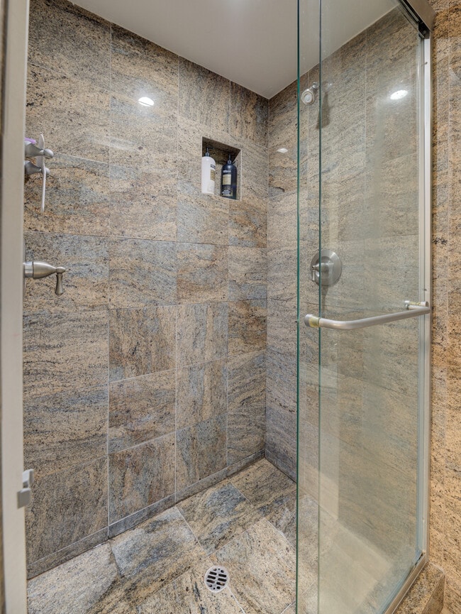 Building Photo - 1405 Goodman Ave