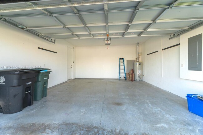 Building Photo - 10669 SW Gloriana St