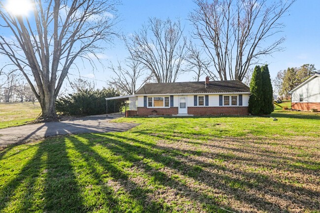 Building Photo - 3 bedroom ranch home