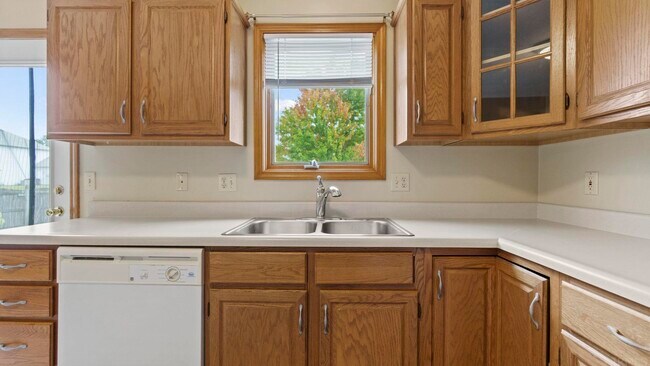 Building Photo - 811 Ivy Creek Cove