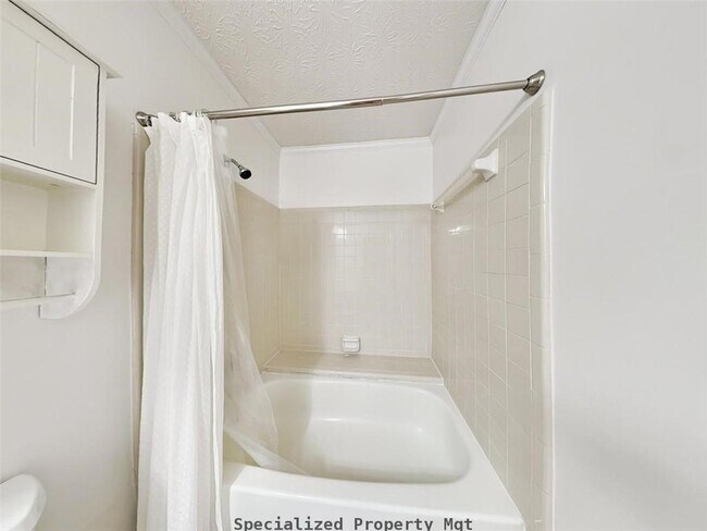 Building Photo - 4660 Hampton Square Dr