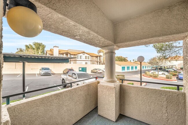 Building Photo - Light-Filled Dual-Suite Condo with Soaring Ceilings, Fireplace & Private Balcony in Amenity-Rich ...