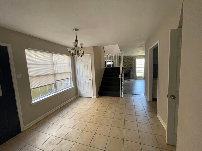 Dining - 3315 King Bradford Dr